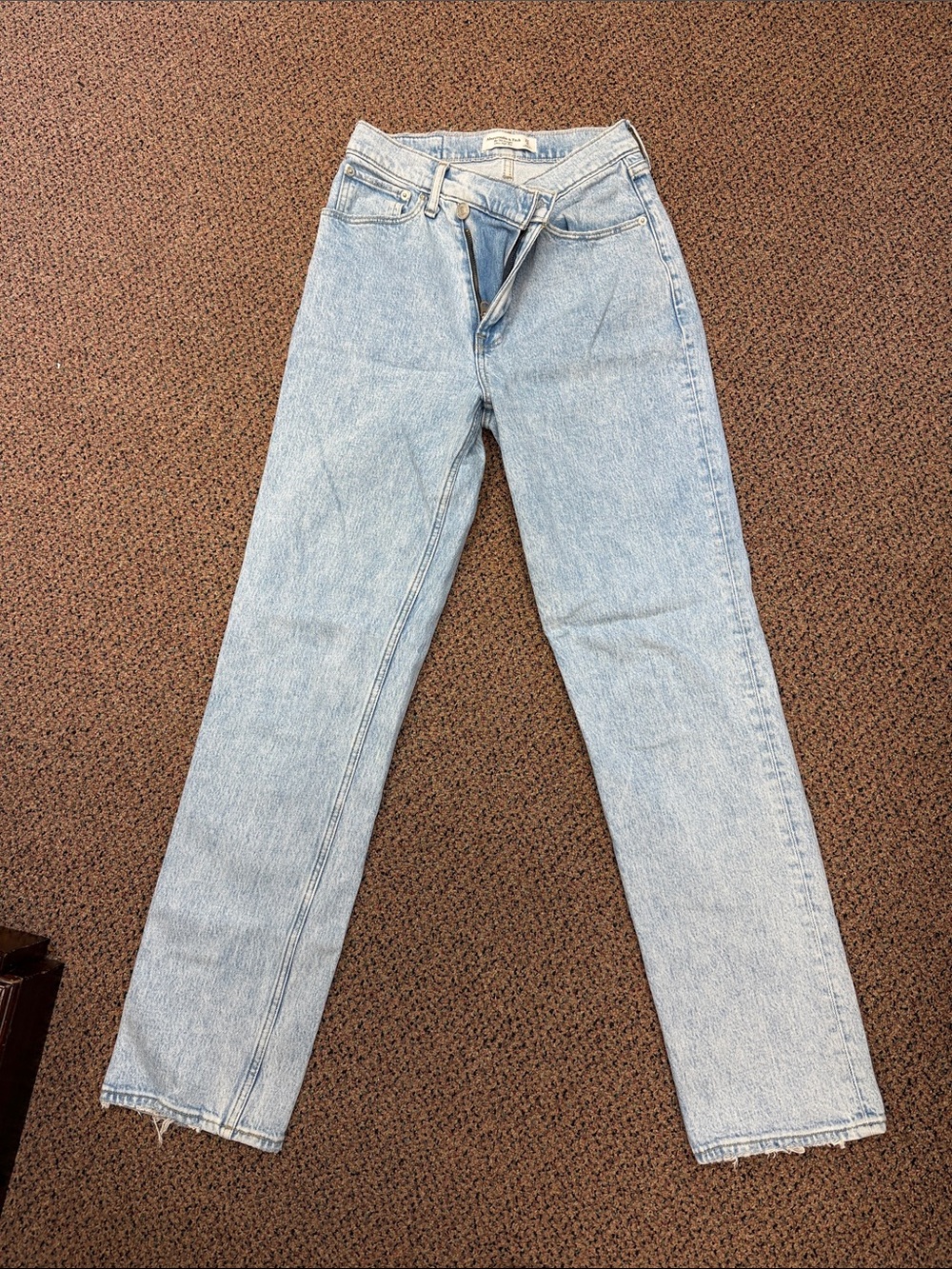 Abercrombie & Fitch the 90s Straight HighRiseLight Wash High-Rise Jeans size 27